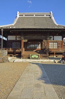 Eski bir Japon türbesinin Idyllic görüntüsü