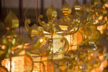 Eski Japon lambalarını kapatın.