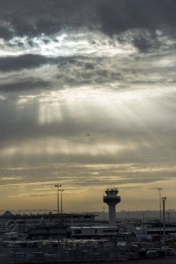 Gri havada havalimanı kalkışı, Japonya