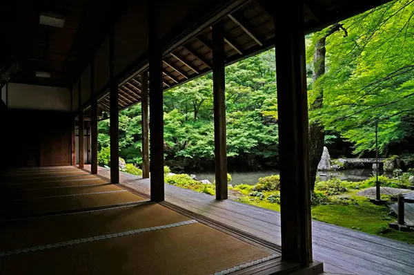 Schilderachtige Opname Van Prachtig Japans Uitzicht Tuin Vanuit Authentiek Gebouw — Stockfoto