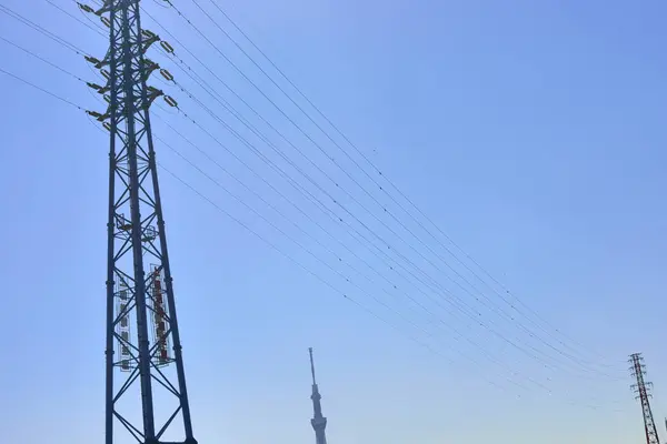 Torre Transmisión Potencia Alto Voltaje Sobre Fondo Azul Cielo —  Fotos de Stock