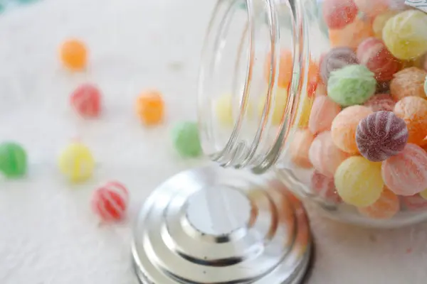 Nahaufnahme Von Glas Mit Süßen Bunten Bonbons — Stockfoto
