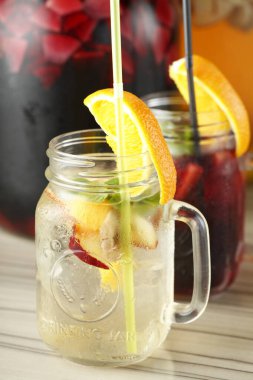 Masada ferahlatıcı kokteyller