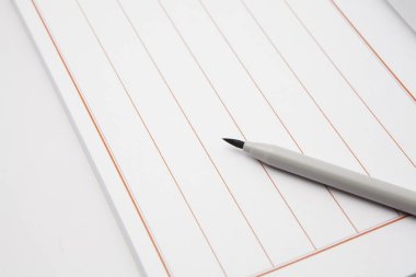 Kağıt üzerine kalem, boş misafir defteri.