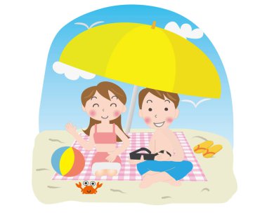 Sarı plaj şemsiyesi altında dinlenen gülümseyen çocuklar.