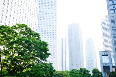 Modern binalar ve mavi gökyüzü - Tokyo, Japonya 'da