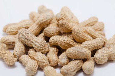 Çiğ fıstık yığını görüntüsünü kapat