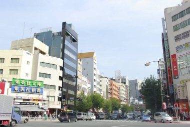 Şehir manzarası modern binalarla dolu