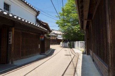 Japon şehrindeki eski kasaba caddesi. 