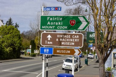 Yol işaretinin yakın görüntüsü