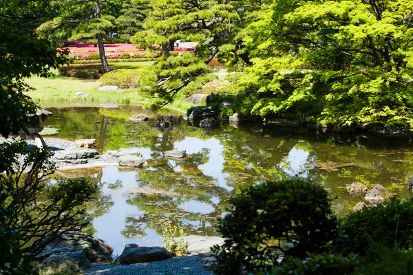 Jardim Japonês Com Lagoa — Fotografia de Stock