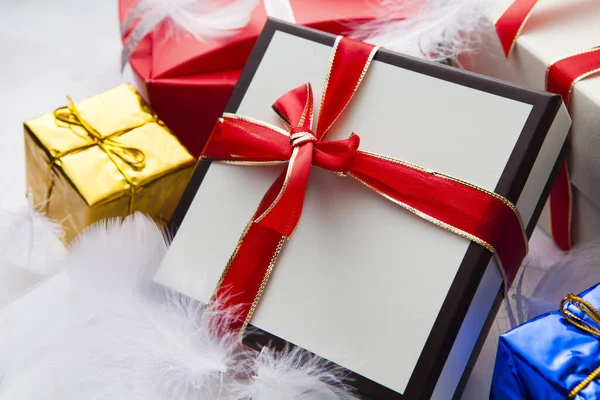 Nahaufnahme Festlicher Geschenkboxen Mit Schleifen Und Schleifen — Stockfoto