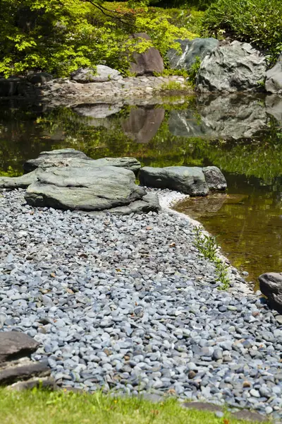 リバーバンクの石 — ストック写真