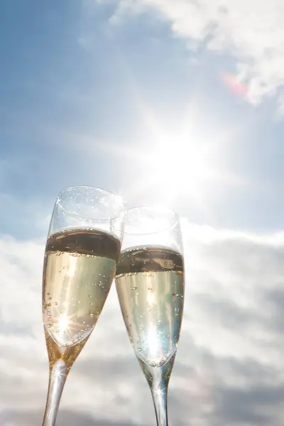 Champagne Flutes Golden Bubbles Blue Sky — Stock Photo, Image