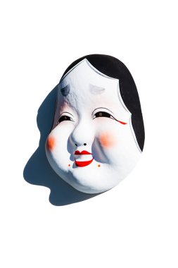 Kadın tiyatrosunun geleneksel Japon kültür maskesi. Tamam.