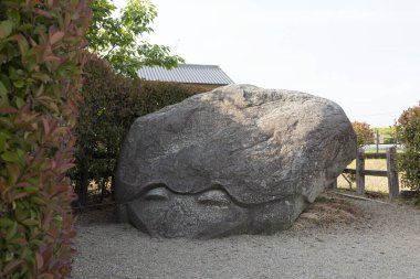 Japon köyündeki kaya oluşumları. 