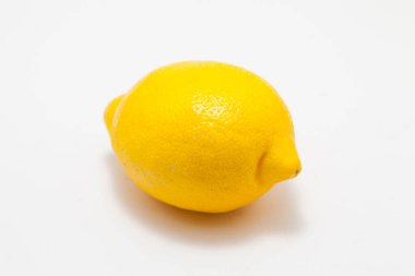 Arka planda taze sarı limon, kapat.