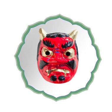 Arka planda Japon geleneği şeytan maskesi