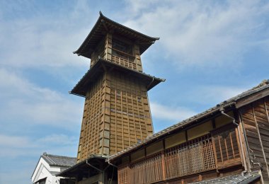 Yazın Japonya 'da Japon gelenekleri inşa edilir.