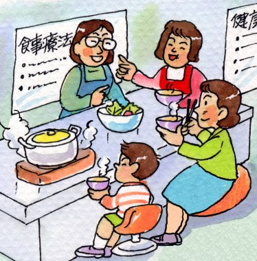 Oturan aileye yemek servisi yapan gülümseyen kadınlar