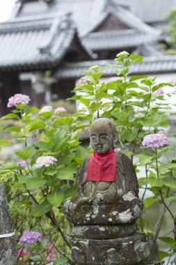 Kuzey 'in en güzel simgesinin bulunduğu adanın kutsal Buda tapınağı.