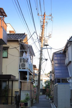 Geleneksel dar Japon caddesinin yaz manzarası 