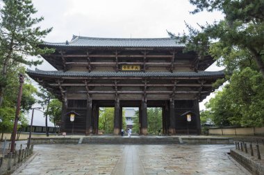 Eski bir Japon tapınağının büyüleyici görüntüsü