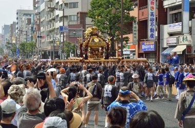 Japonya - Ağustos 2014: Japonya 'da halk Kamakura Matsuri Festivali' ni kutladı.