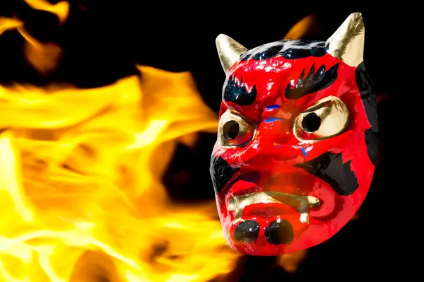 Máscara Demonio Japonesa Con Fuego Fondo — Foto de Stock