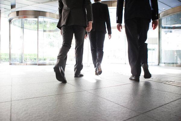 Фотография членов команды, активно работающих над проектом