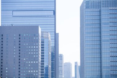 Şehrin modern binası 