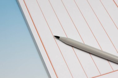 Kağıt üzerine kalem, boş misafir defteri.