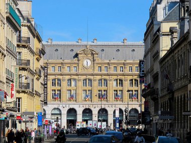 Gare Saint-Lazare ön cephesi, Paris, Fransa tren istasyonu.