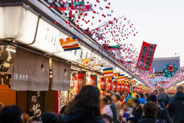 Sensenji tapınağı senakusa için en büyük simgedir. Tokyo, Japonya.