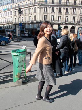 Intercontinental Paris yakınlarındaki Asyalı kadın Le Grand Hotel Place de l 'Opera, Paris, Fransa