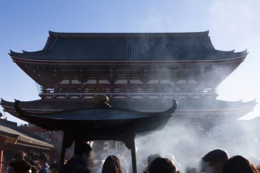  Hozomon Kapısı, Japonya 'nın Tokyo kentindeki Senso-ji Tapınağı' nın iç kapısı..