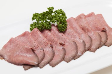 Japon mutfağı. Tabak arka planında çiğ et