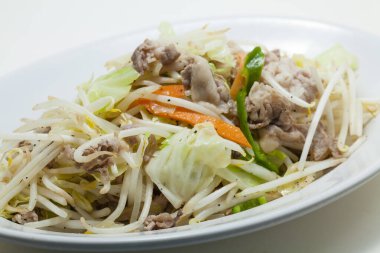 Lezzetli taze sebze salatasının yakın görüntüsü