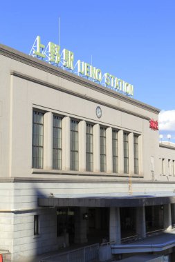 JR Ueno Tren İstasyonu. Ueno İstasyonu Tokyo 'da büyük bir tren istasyonudur.