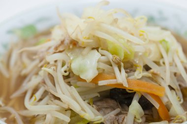 Bir kase Asya salatası.