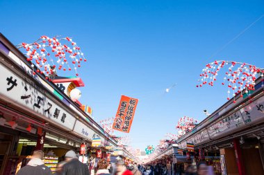 Yeni yıl süslemeleri Nakamise Caddesi, Sensoji Tapınağı