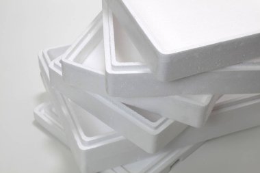 Beyaz kutular yığını yakın çekim görünümü