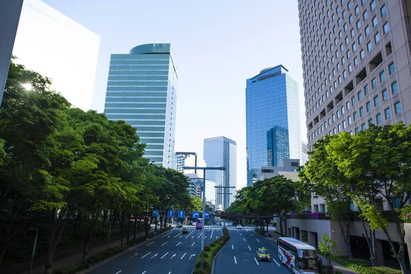 現代の建物と青空 東京都 — ストック写真