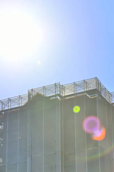 阳光灿烂的大工业大厦的建筑 — 图库照片