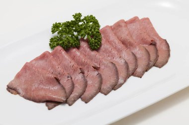 Japon mutfağı. Tabak arka planında çiğ et