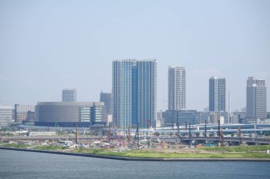 Japon şehrinin şehir manzarası gündüz vakti 