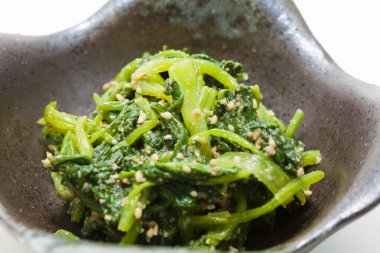 Asya yemeği, susamlı yosun salatası. 