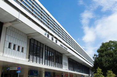 Mavi gökyüzü altındaki modern mimari