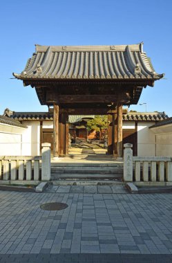 Eski bir Japon tapınağının resimli görüntüsü