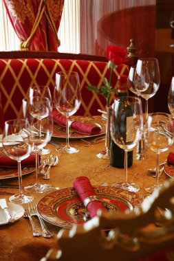 Modern bir Japon restoranında servis masası. 